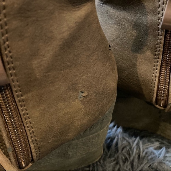 Ladies Tan Fringe Wedge Bootie - Picture 6 of 10